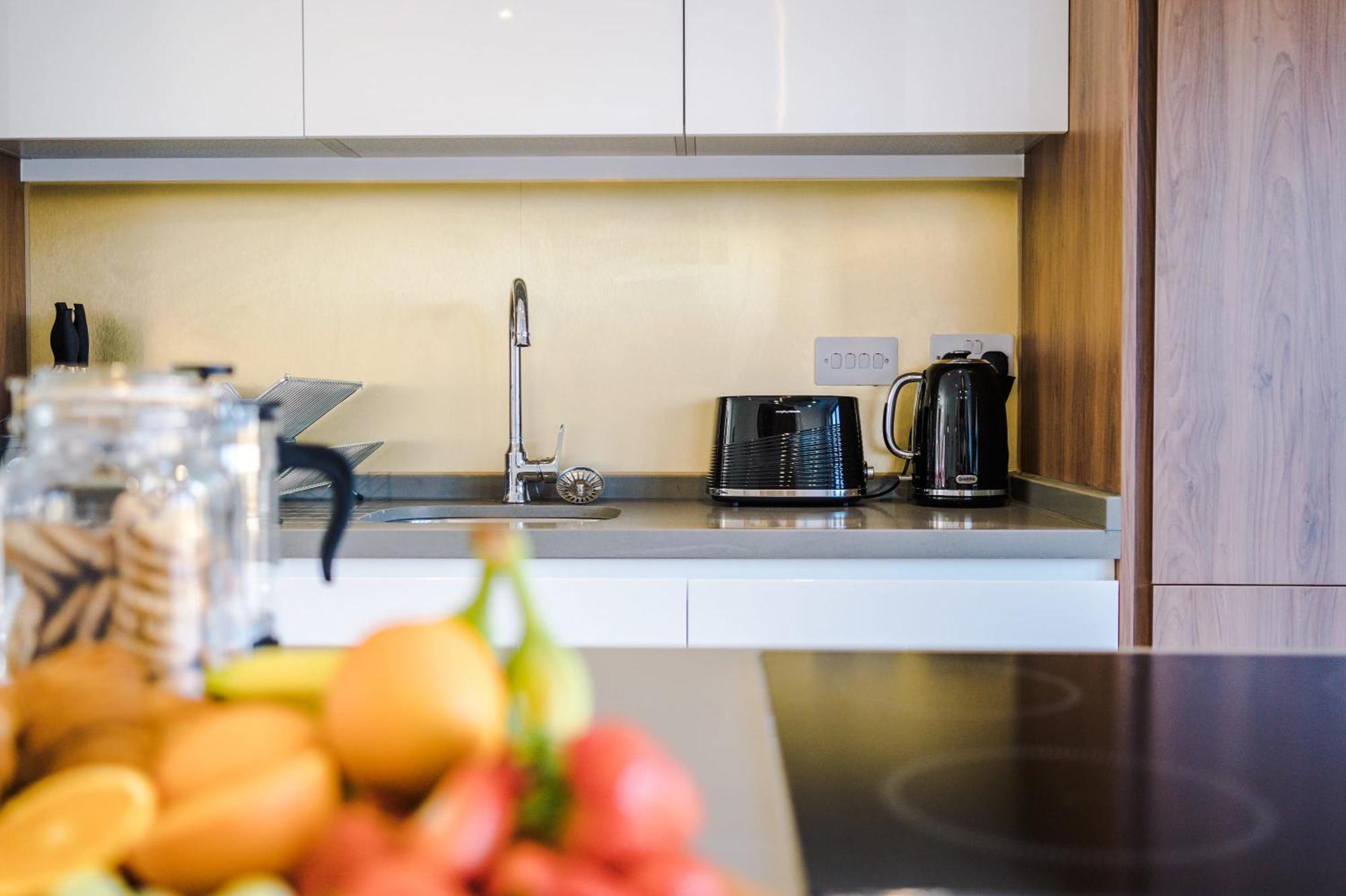 맨체스터 Rest&Recharge At Waterway House 빌라 외부 사진