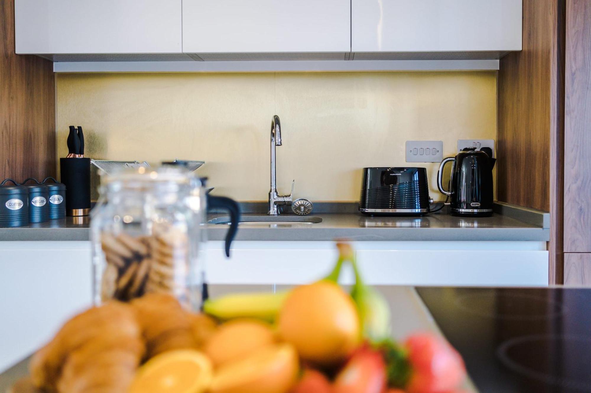 맨체스터 Rest&Recharge At Waterway House 빌라 외부 사진